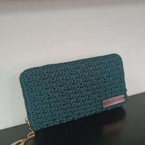 Χειροποίητο πλεκτό μεγάλο πορτοφόλι με μονό φερμουάρ σε πράσινο κυπαρισσί.