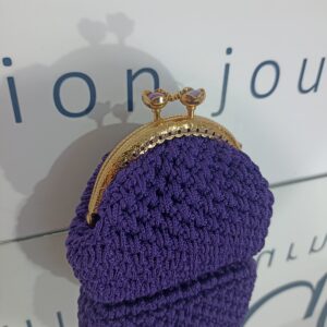 Χειροποίητο πλεκτό πορτοφόλι κλικ κλακ με μεταλλικό κούμπωμα.