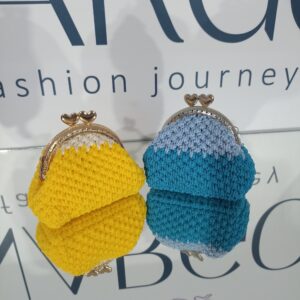 Σετ 2 πλεκτά πορτοφόλια κλικ κλακ με μεταλλικό κούμπωμα.