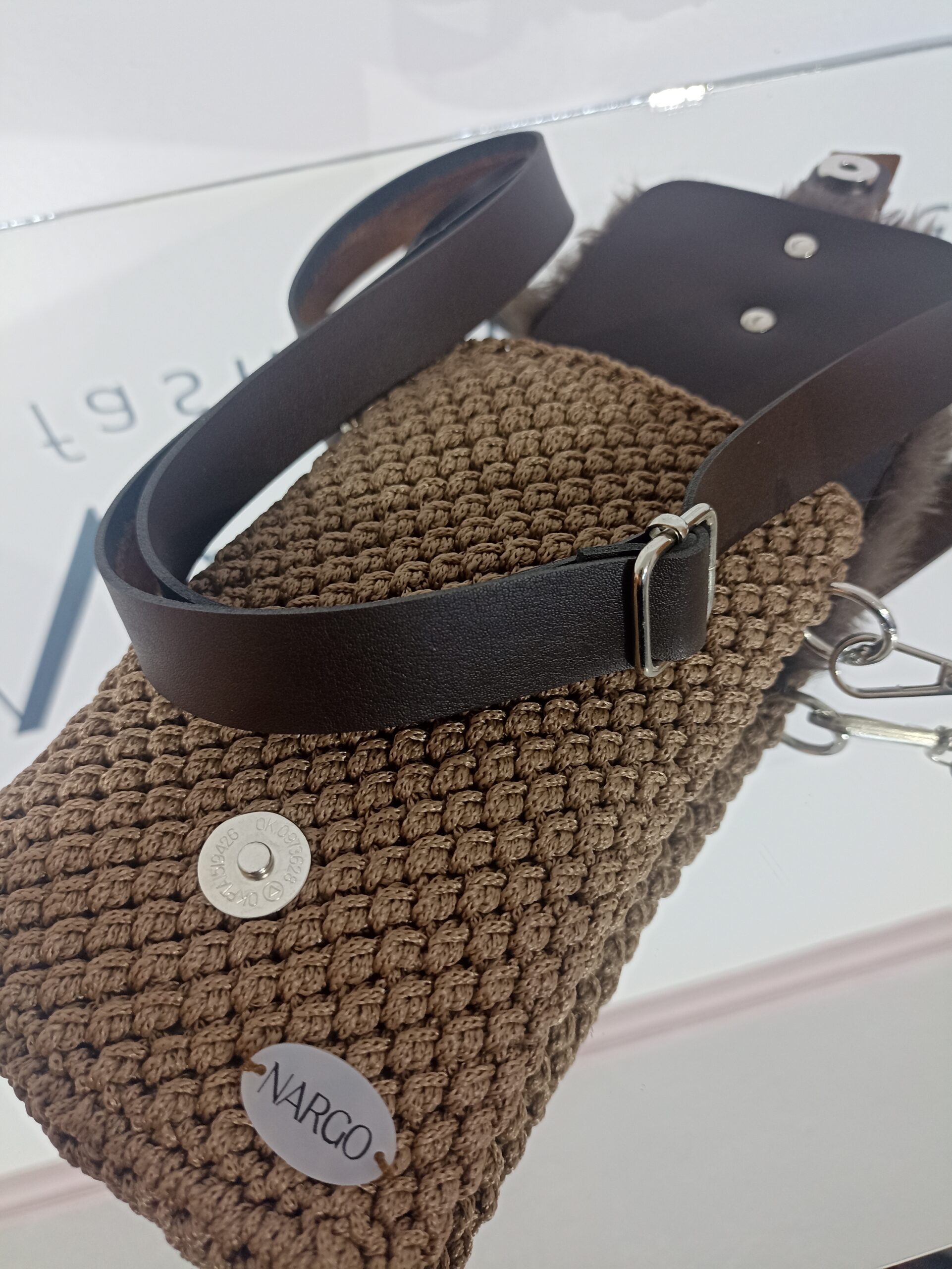 Πλεκτό τσαντάκι - θήκη κινητού - με γούνινο καπάκι - Καφέ - Image 5