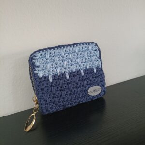 Χειροποίητο πλεκτό πορτοφολάκι με φερμουάρ.