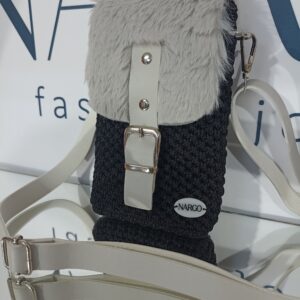 Χειροποίητο πλεκτό τσαντάκι - θήκη κινητού - σε γκρι απαλό με μαύρο.