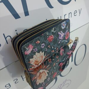 Γυναικείο πορτοφόλι floral με διπλό φερμουάρ.