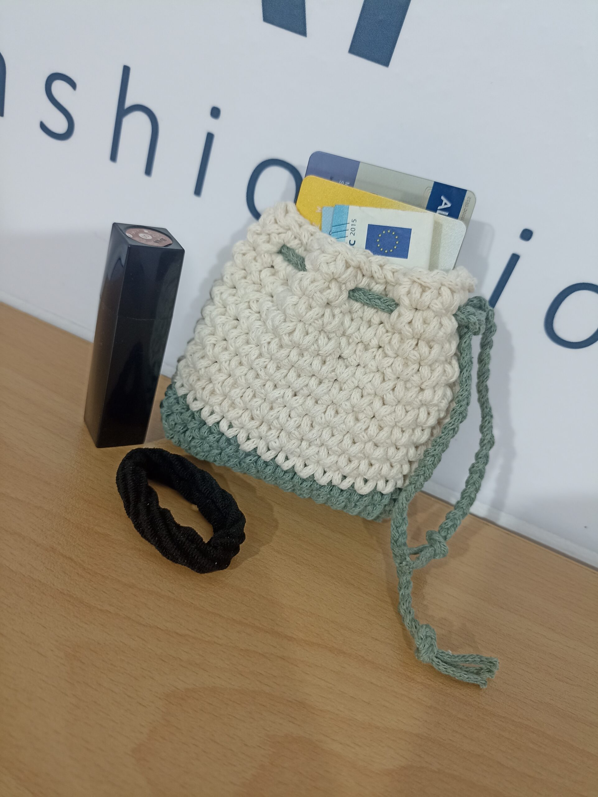 Πλεκτό Mini Pouch για μικροαντικείμενα - Χακί και μπεζ (10x10εκ)
