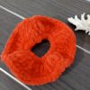Πλεκτό βελούδινο scrunchie σε κοραλλί απόχρωση 