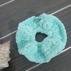 Πλεκτό βελούδινο scrunchie σε πράσινο μέντας