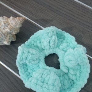 Πλεκτό βελούδινο scrunchie σε πράσινο μέντας